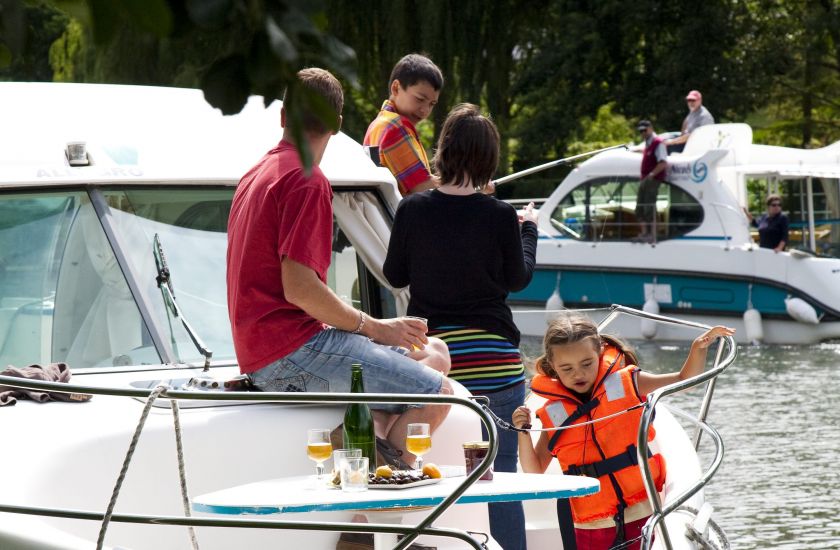 La location de bataeau sans permis en famille