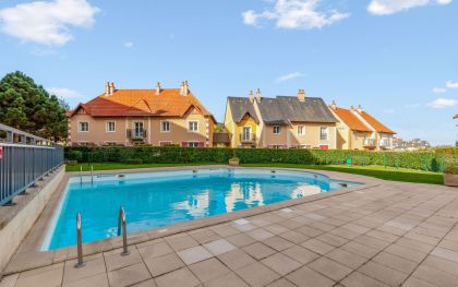 La Résidence Pierre & Vacances Port Guillaume et ses piscines intérieure et extérieure