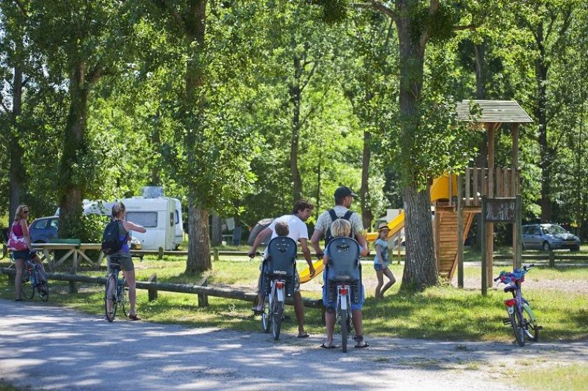 Camping Indigo Les Châteaux : la nature en famille !