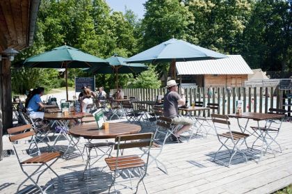 La terrasse du bar restaurant pour se détendre en famille