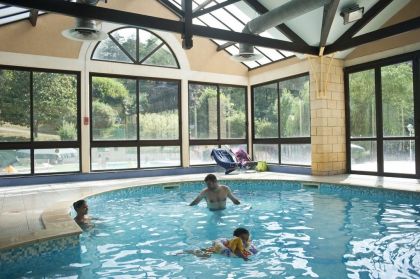 La piscine intérieure chauffée pour s'amuser !