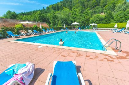 La piscine extérieure pour bien s'amuser